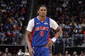 抢下三个关键前场板！奥萨尔：拼尽全力去打 投不进就得抢篮板