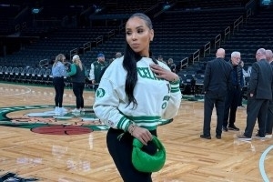 安芬尼-西蒙斯女友带娃现场观战！颜值符合吧友审美吗？