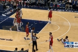 苦苦追分！埃奇库姆外线三分出手 再度打成3+1