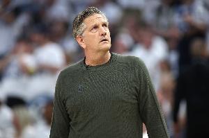 芬奇揽责最后一防布置：应该全换防而非人盯人 这让小里太过轻松