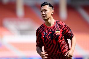 徐新完成中国俱乐部各项职业赛事出战200场，共打入7球