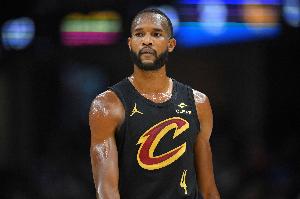 手感一般！小莫布里16投6中得到14分8板5助3断1帽 正负值+13