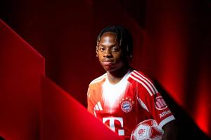 记者：拜仁和小将维斯登-麦克续约至2029年，合同不含解约金条款