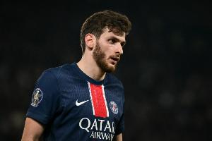 克瓦拉茨赫利亚：拜仁非常强且少打一人防守也很好 诺伊尔是传奇