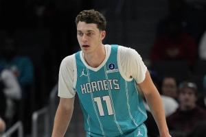 卡尔克布伦纳四场比赛合计送出15+盖帽 03-04赛季以来第三位新秀