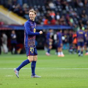 进攻三区传球50+且成功率达到95%，德容是近22年欧冠第5人