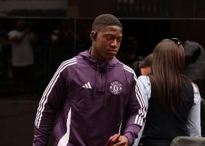 TA：梅努将因伤缺阵热刺，曼联急召杰克-弗莱彻力保88年传奇纪录