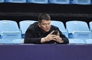 久疏战阵！宏远球迷嘉年华队内三分大赛 朱芳雨三分10中3仅得4分